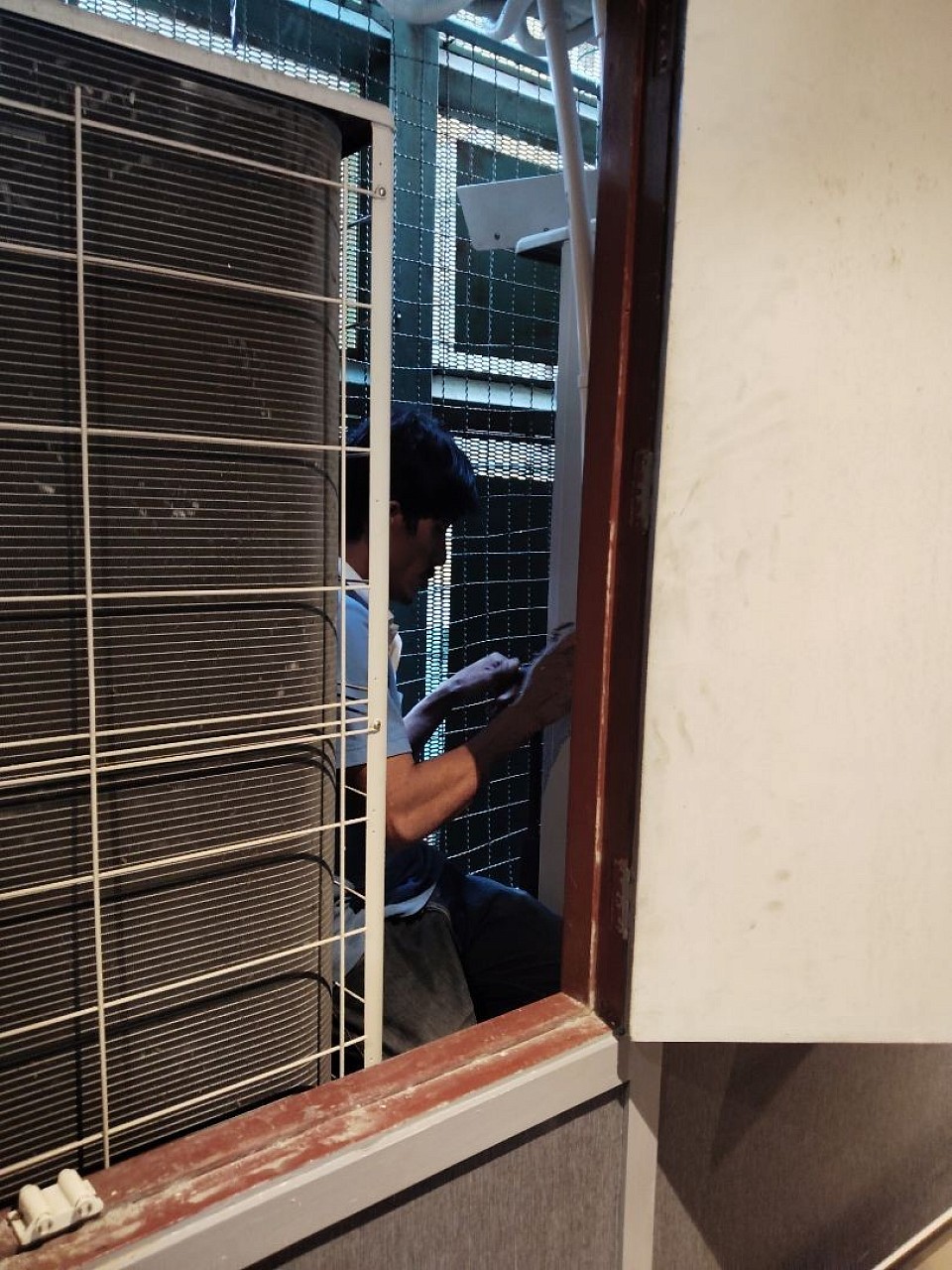 บริการติดตั้งแอร์ ทุกรุ่นทุกยี่ห้อโดยช่างชำนาจงาน รับประกันงาน 6เดือนเน้นงานเน้นคุณภาพ