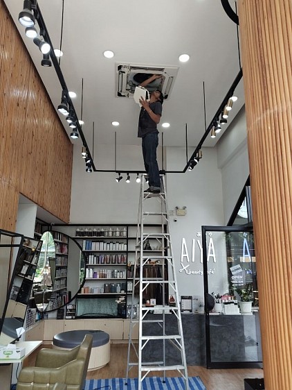 ยินดีให้บริการ พร้อมช่างมีประสบการณ์แก้ไขดูแลซ่อมแซมแอร์ท่านให้ใช้งานได้สมบูรณ์